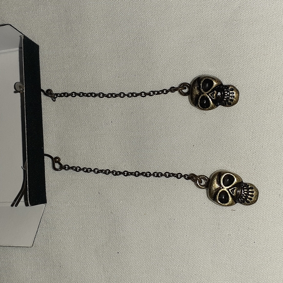 AVON HALLOWEEN Motif Skull earrings - Picture 3 of 4